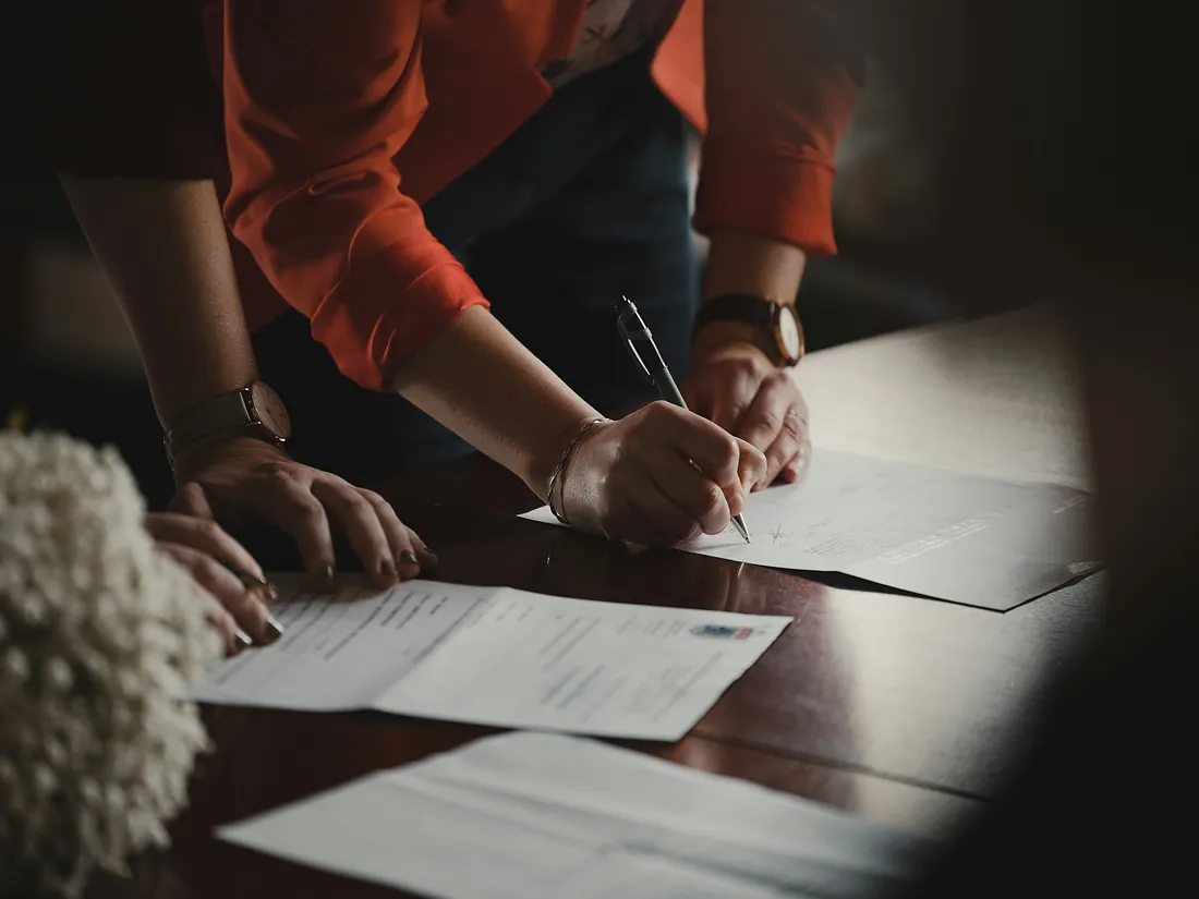 Semnarea unui contract - consultanta juridica Semnarea unui contract - consultanta juridica