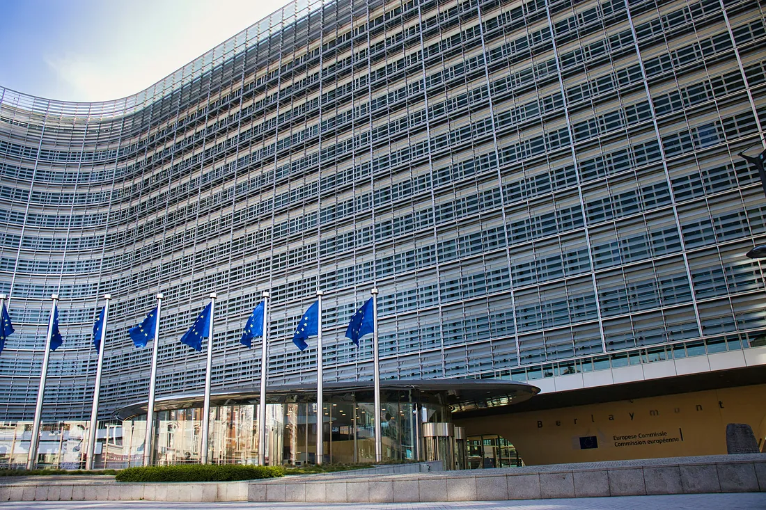 Steaguri ale Uniunii Europene - detasare si formular A1